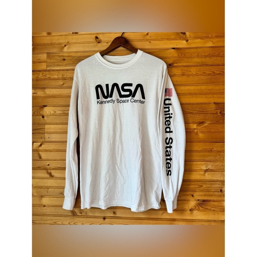 Kennedy Space Center NASA Tee White Long Sleeved Medium USA Spaceflight Station